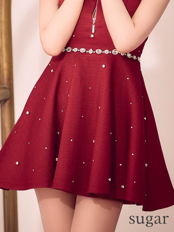 レッド  モデル：明日花キララ　身長：162cm　着用サイズ：Sサイズ