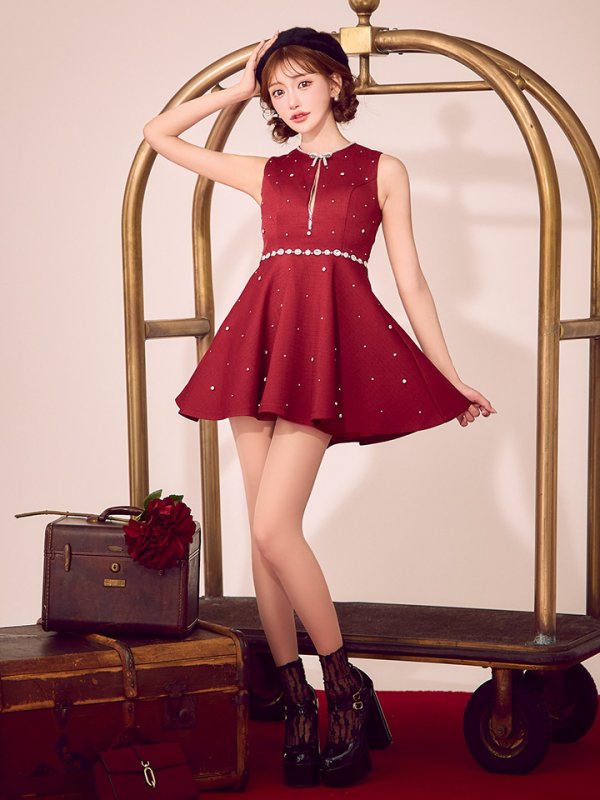 レッド  モデル：明日花キララ　身長：162cm　着用サイズ：Sサイズ