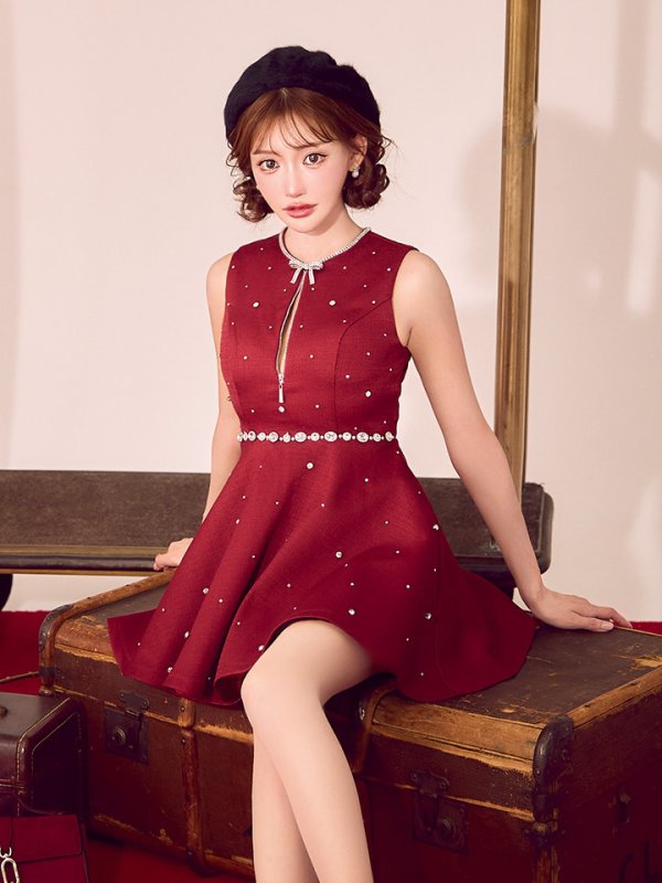 レッド  モデル：明日花キララ　身長：162cm　着用サイズ：Sサイズ