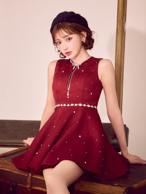 レッド  モデル：明日花キララ　身長：162cm　着用サイズ：Sサイズ