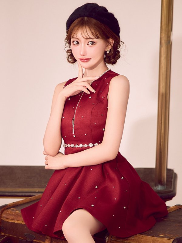 レッド  モデル：明日花キララ　身長：162cm　着用サイズ：Sサイズ