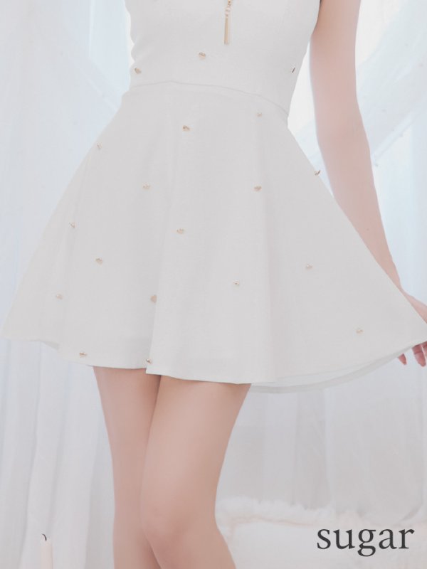ホワイト モデル：明日花キララ　身長：162cm 着用サイズ：Sサイズ