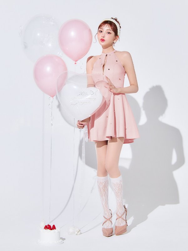 ピンク  モデル:明日花キララ 身長:162cm 着用サイズ:Sサイズ