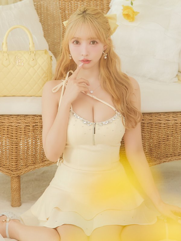 イエロー:モデル:三上悠亜 身長:159cm 着用サイズ:Sサイズ