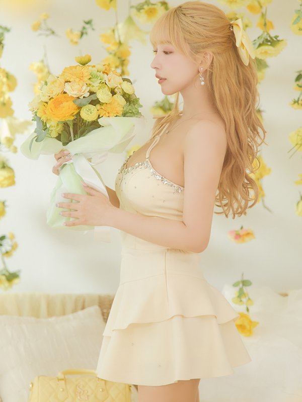 イエロー:モデル:三上悠亜 身長:159cm 着用サイズ:Sサイズ