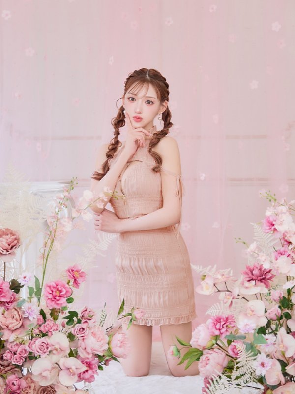 ピンク モデル：明日花キララ　身長：162cm　着用サイズ：Sサイズ