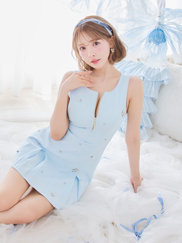 ブルー モデル:三上悠亜 身長:159cm 着用サイズ:Sサイズ