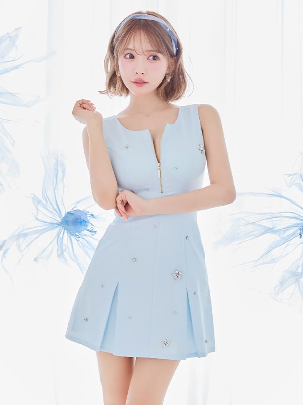 ブルー モデル:三上悠亜 身長:159cm 着用サイズ:Sサイズ