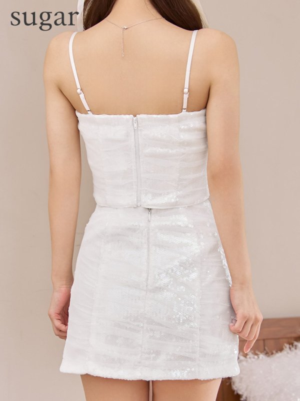 ホワイト　モデル：にじほ　身長：160cm　着用サイズ：Sサイズ