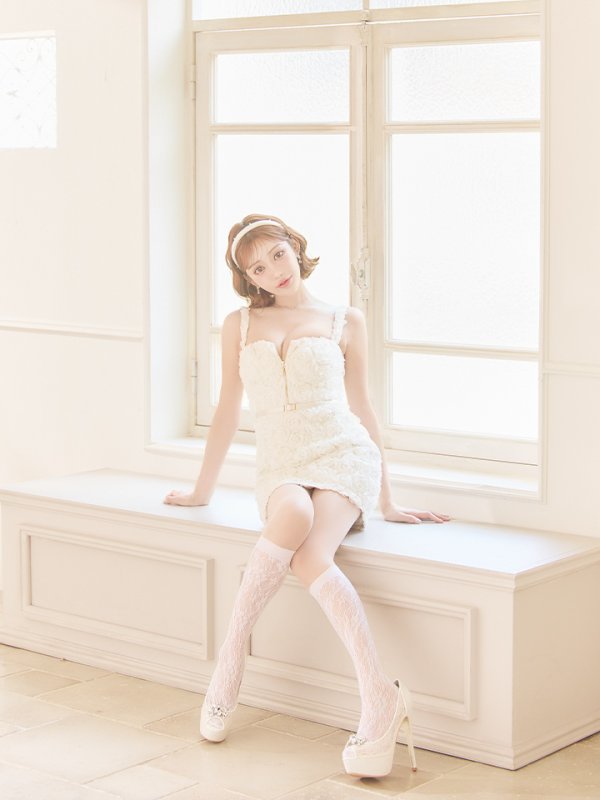 アイボリー　モデル：明日花キララ　身長162cm　着用サイズ：Sサイズ