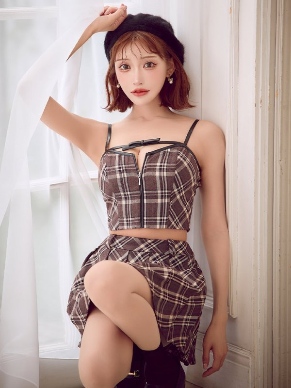 ブラウン モデル：明日花キララ　身長：162cm サイズ：Sサイズ