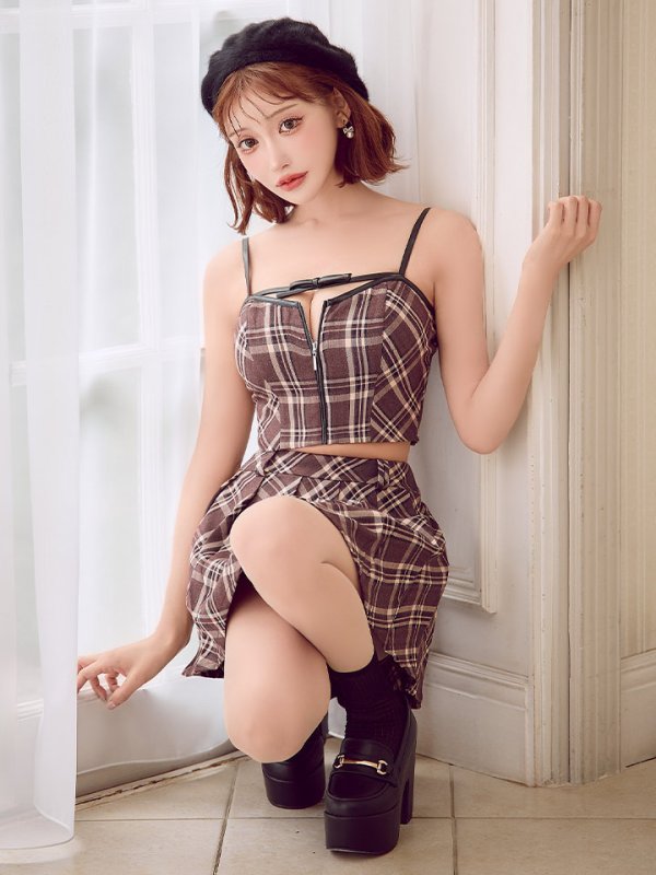 ブラウン モデル：明日花キララ　身長：162cm サイズ：Sサイズ