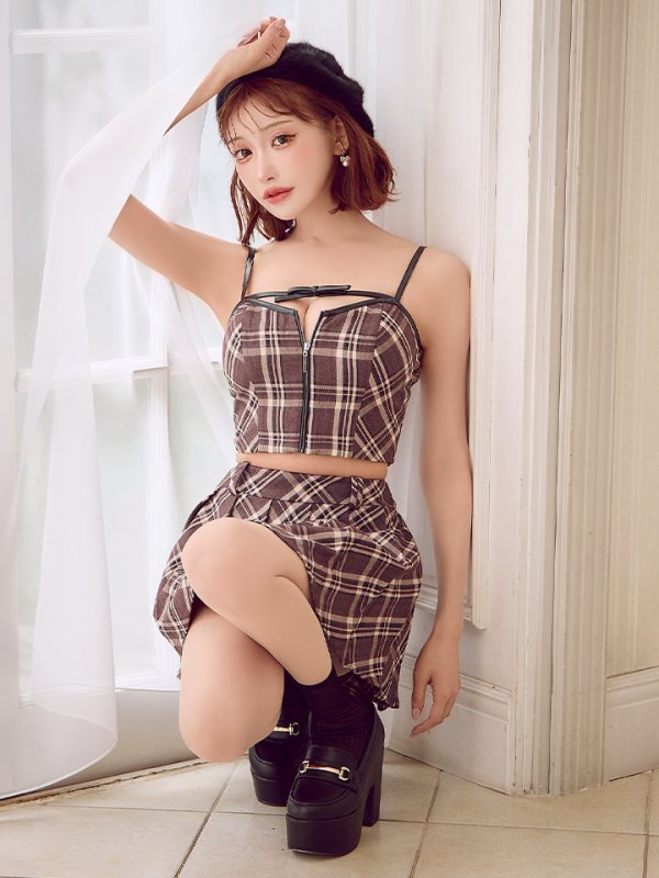 ブラウン モデル：明日花キララ　身長：162cm サイズ：Sサイズ