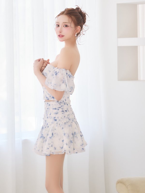 ブルー　モデル：明日花キララ　身長：162cm　着用サイズ：Sサイズ