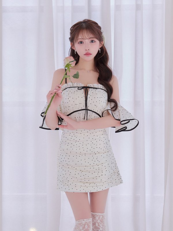 アイボリー　モデル：カルア　身長156cm　着用サイズ：Sサイズ