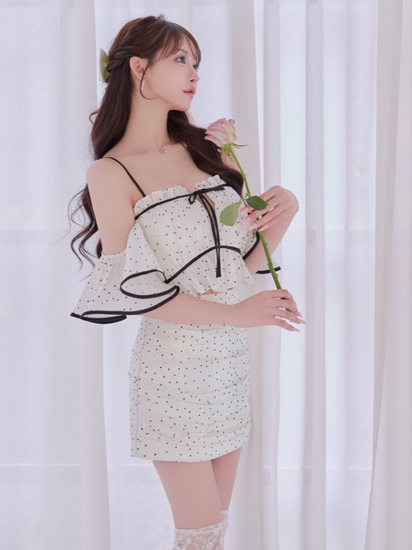 アイボリー　モデル：カルア　身長156cm　着用サイズ：Sサイズ