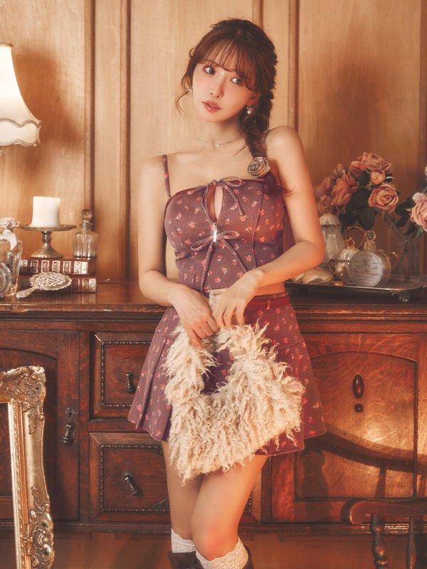 ブラウン　モデル：三上悠亜　身長：159cm　着用サイズ：Sサイズ