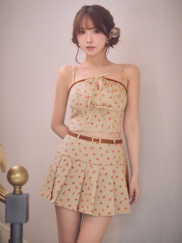 ベージュ　モデル：三上悠亜　身長：159cm　着用サイズ：Sサイズ