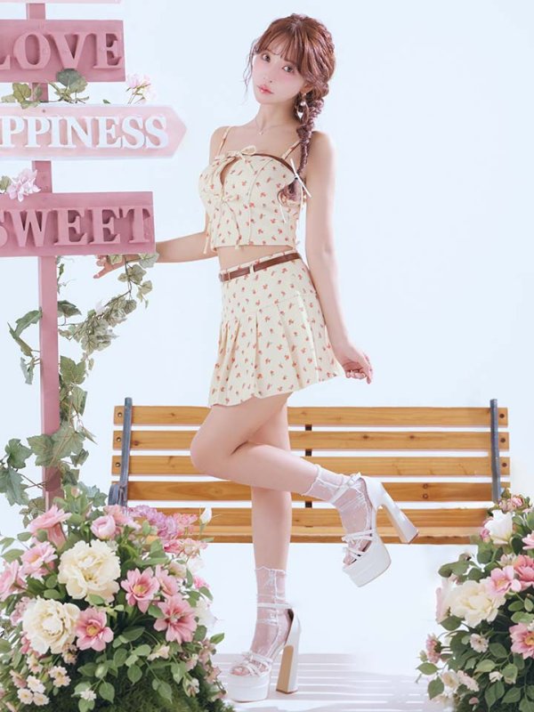 ピンク　モデル：三上悠亜　身長：159cm　着用サイズ：Sサイズ