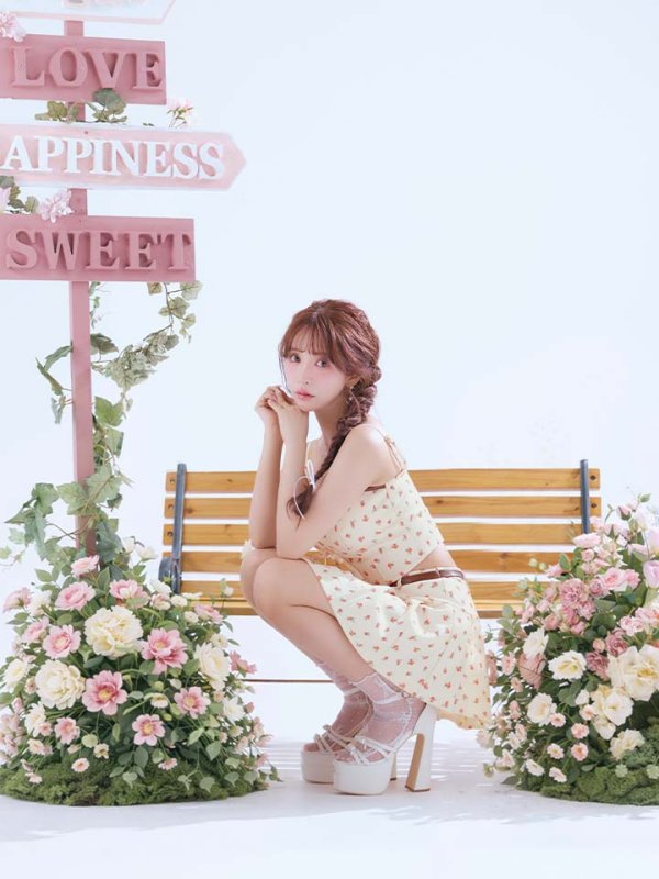 ピンク　モデル：三上悠亜　身長：159cm　着用サイズ：Sサイズ