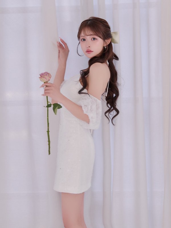 ホワイト　モデル：カルア　身長156cm　着用サイズ：Sサイズ