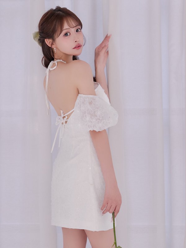 ホワイト　モデル：カルア　身長156cm　着用サイズ：Sサイズ