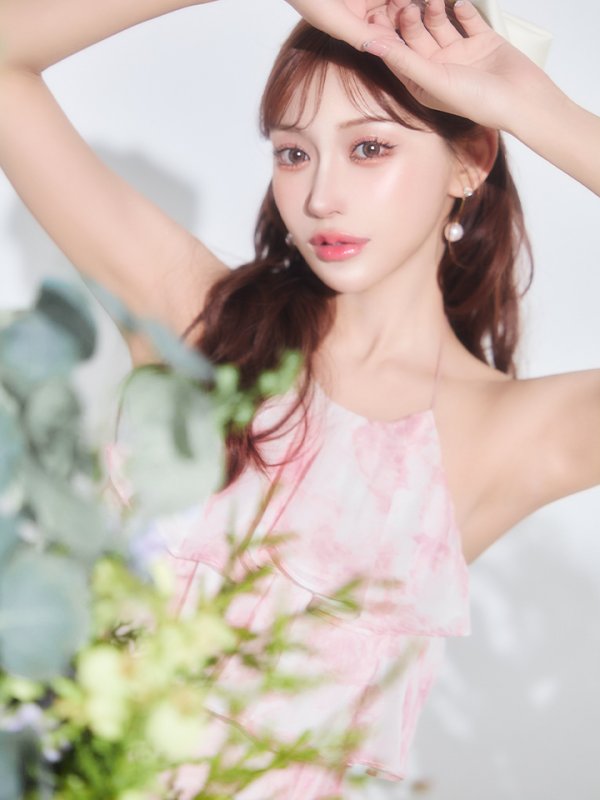 ピンク モデル:明日花キララ 身長:162cm 着用サイズ:Sサイズ