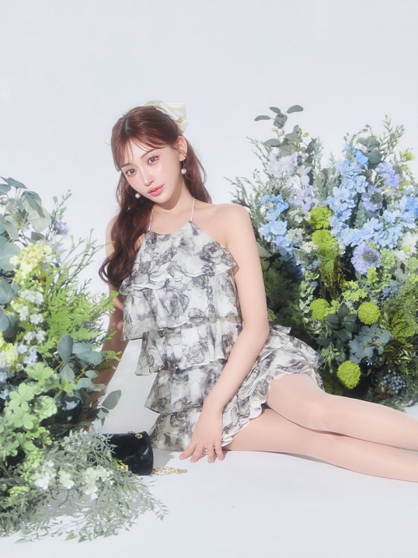 ホワイトxブラック モデル:明日花キララ 身長:162cm 着用サイズ:Sサイズ