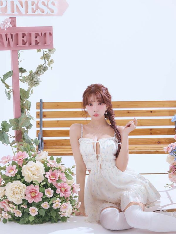 ブルー　モデル：三上悠亜　身長：159cm　着用サイズ：Sサイズ