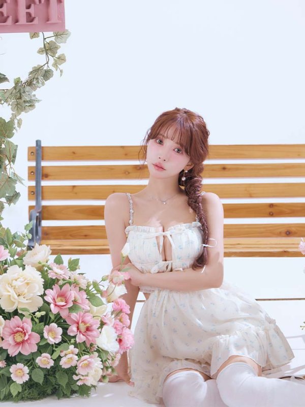 ブルー　モデル：三上悠亜　身長：159cm　着用サイズ：Sサイズ