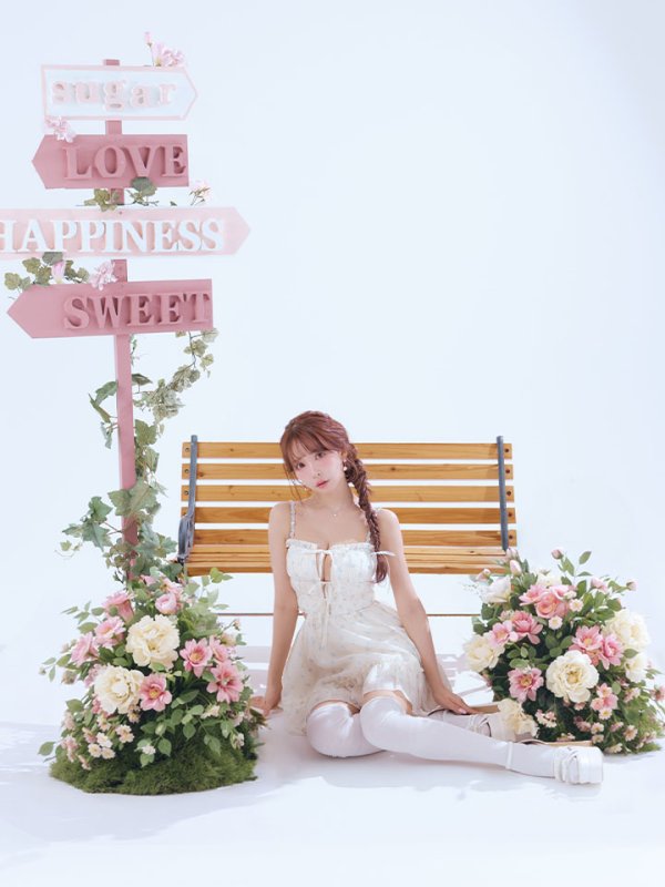 ブルー　モデル：三上悠亜　身長：159cm　着用サイズ：Sサイズ