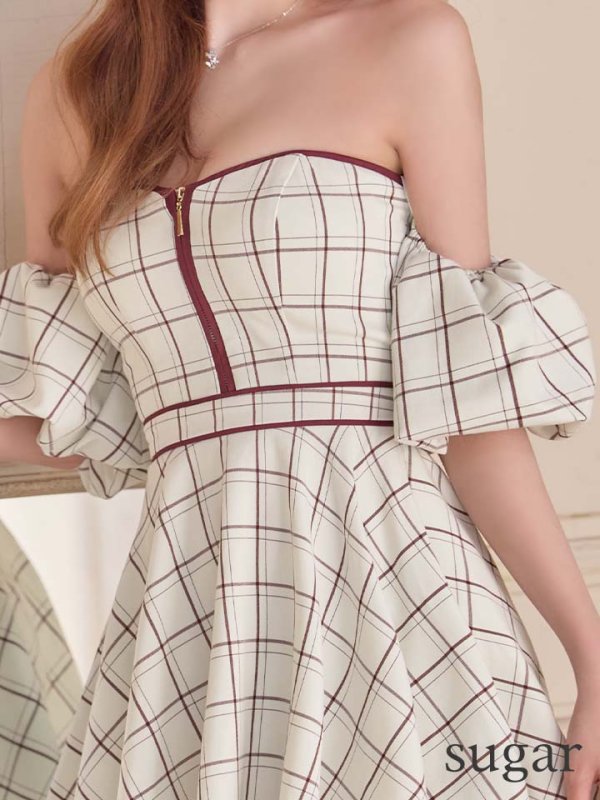 ホワイト　モデル：いおり 身長：164cm 着用サイズ：Sサイズ