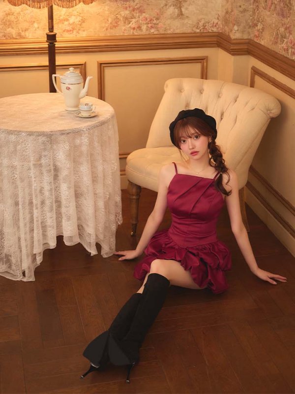 レッド　モデル：羽澄まり　身長：158cm　着用サイズ：Sサイズ