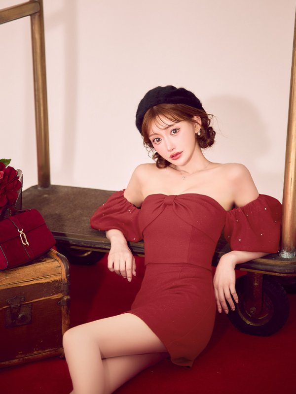 レッド　モデル：明日花キララ　身長：162cm 着用サイズ：Sサイズ