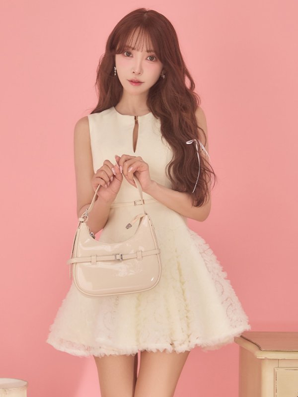 アイボリー　モデル：三上悠亜　身長：159cm　着用サイズ：Sサイズ