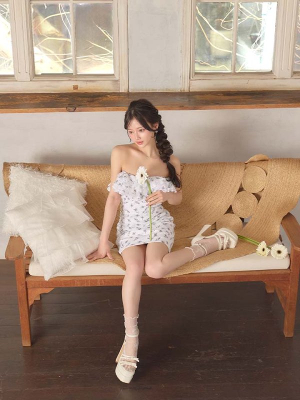 ブラック　モデル：夏目かんな　身長：155cm　着用サイズ：Sサイズ