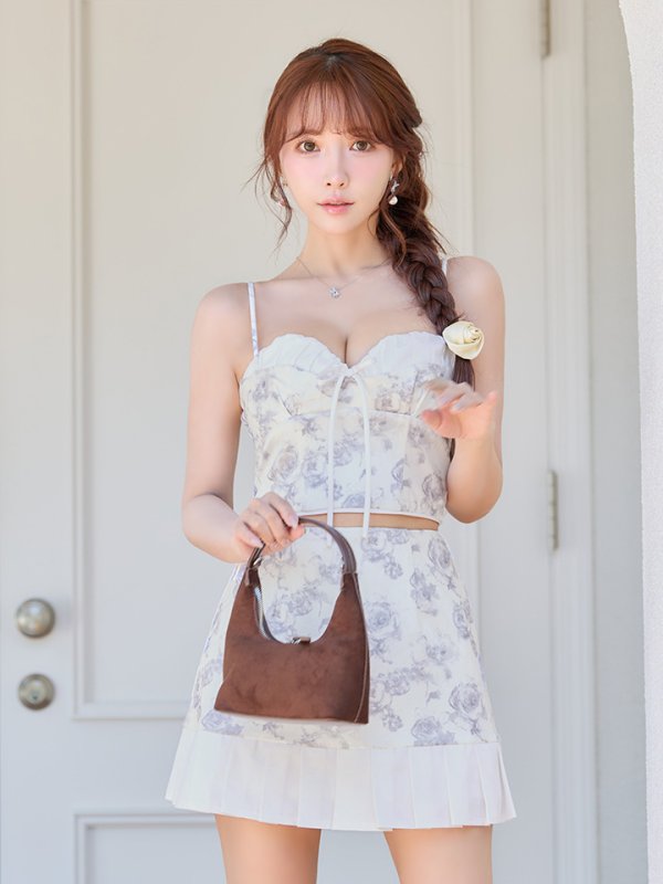 ブルー モデル：三上悠亜　身長：159cm　着用サイズ：Sサイズ
