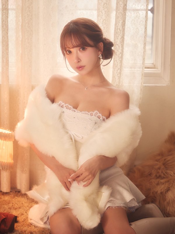 アイボリー モデル：三上悠亜　身長159cm　着用サイズ：Fサイズ