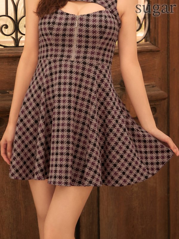 レッド モデル：羽澄まり　身長：158cm　着用サイズ：Sサイズ
