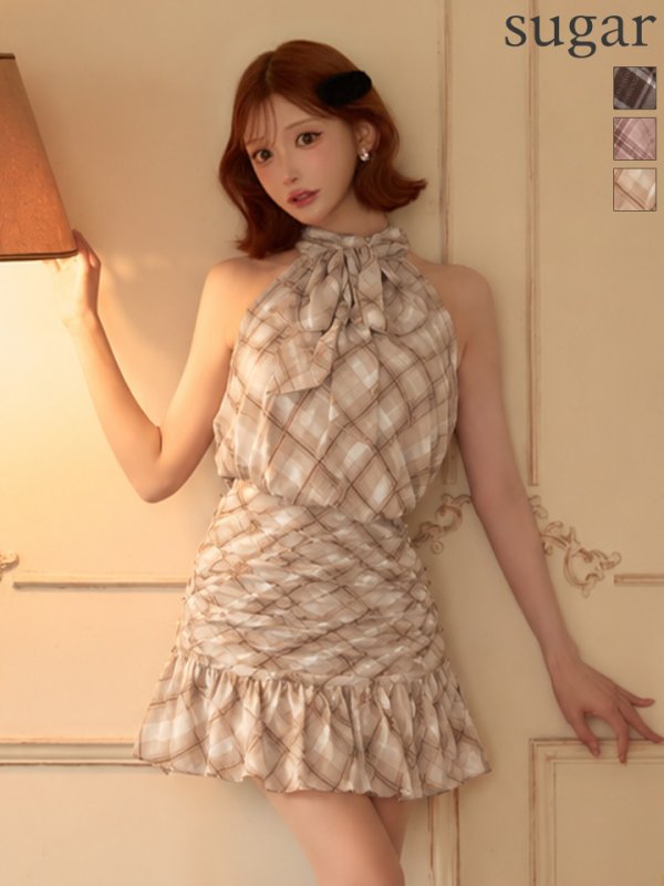 ベージュ　モデル：明日花キララ　身長：162cm 着用サイズ：Sサイズ