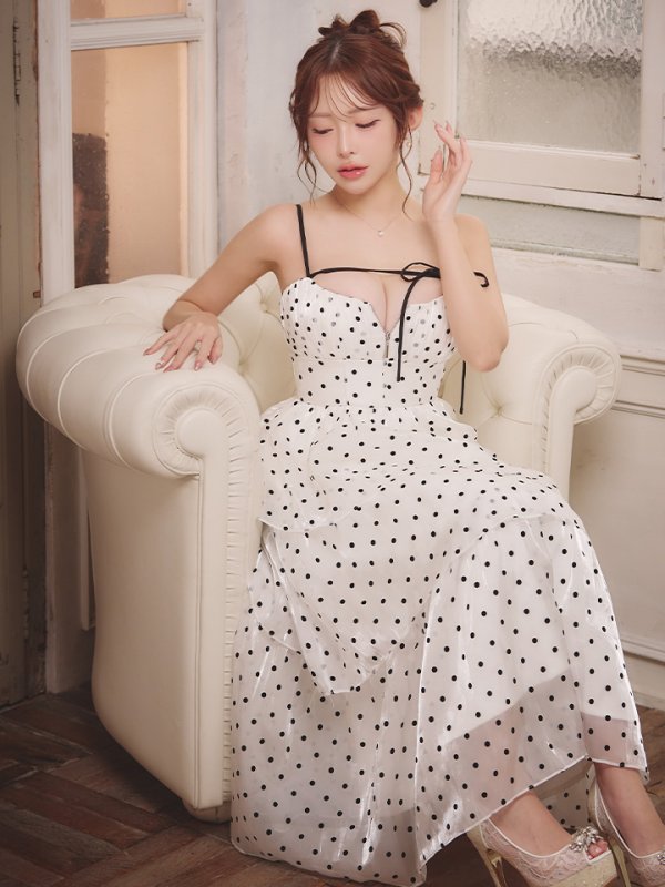 ホワイト　モデル：りな　身長：160cm　着用サイズ：Sサイズ