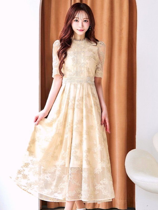 ベージュ　モデル：真優川咲　身長：158cm　着用サイズ：8号(Sサイズ)