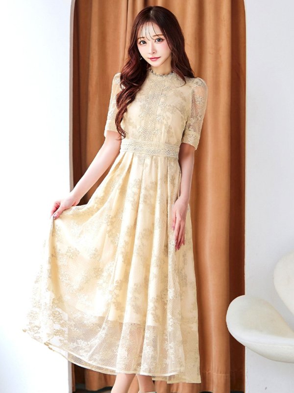 ベージュ　モデル：真優川咲　身長：158cm　着用サイズ：8号(Sサイズ)