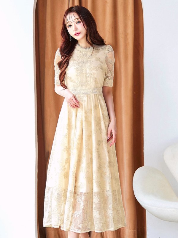 ベージュ　モデル：真優川咲　身長：158cm　着用サイズ：8号(Sサイズ)