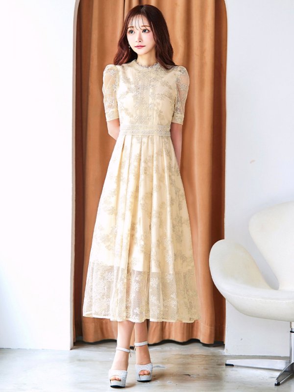 ベージュ　モデル：真優川咲　身長：158cm　着用サイズ：8号(Sサイズ)