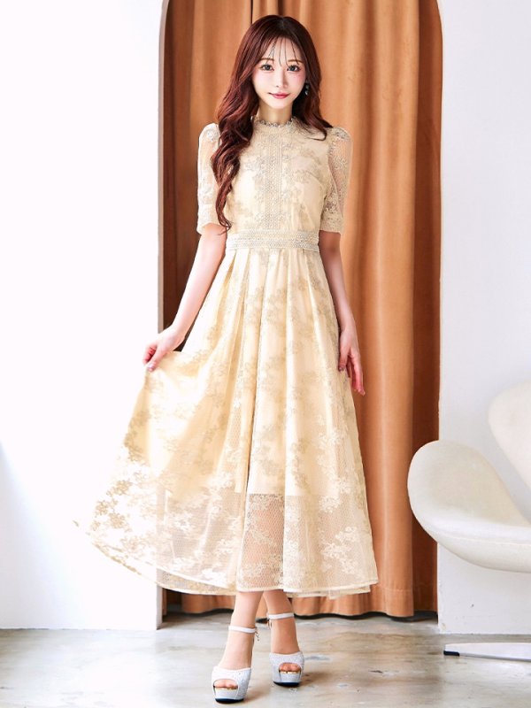 ベージュ　モデル：真優川咲　身長：158cm　着用サイズ：8号(Sサイズ)