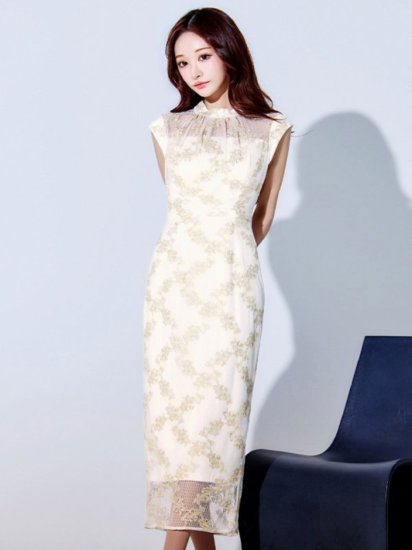 アイボリー　モデル：真優川咲　身長：158cm　着用サイズ：8号(Sサイズ)