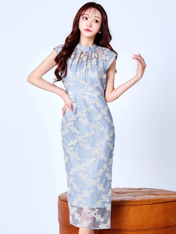 スモーキーブルー　モデル：真優川咲　身長：158cm　着用サイズ：8号(Sサイズ)