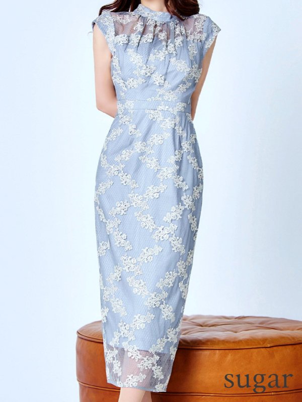 スモーキーブルー　モデル：真優川咲　身長：158cm　着用サイズ：8号(Sサイズ)