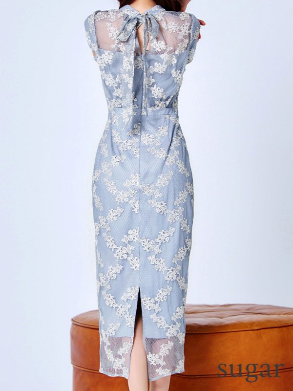 スモーキーブルー　モデル：真優川咲　身長：158cm　着用サイズ：8号(Sサイズ)